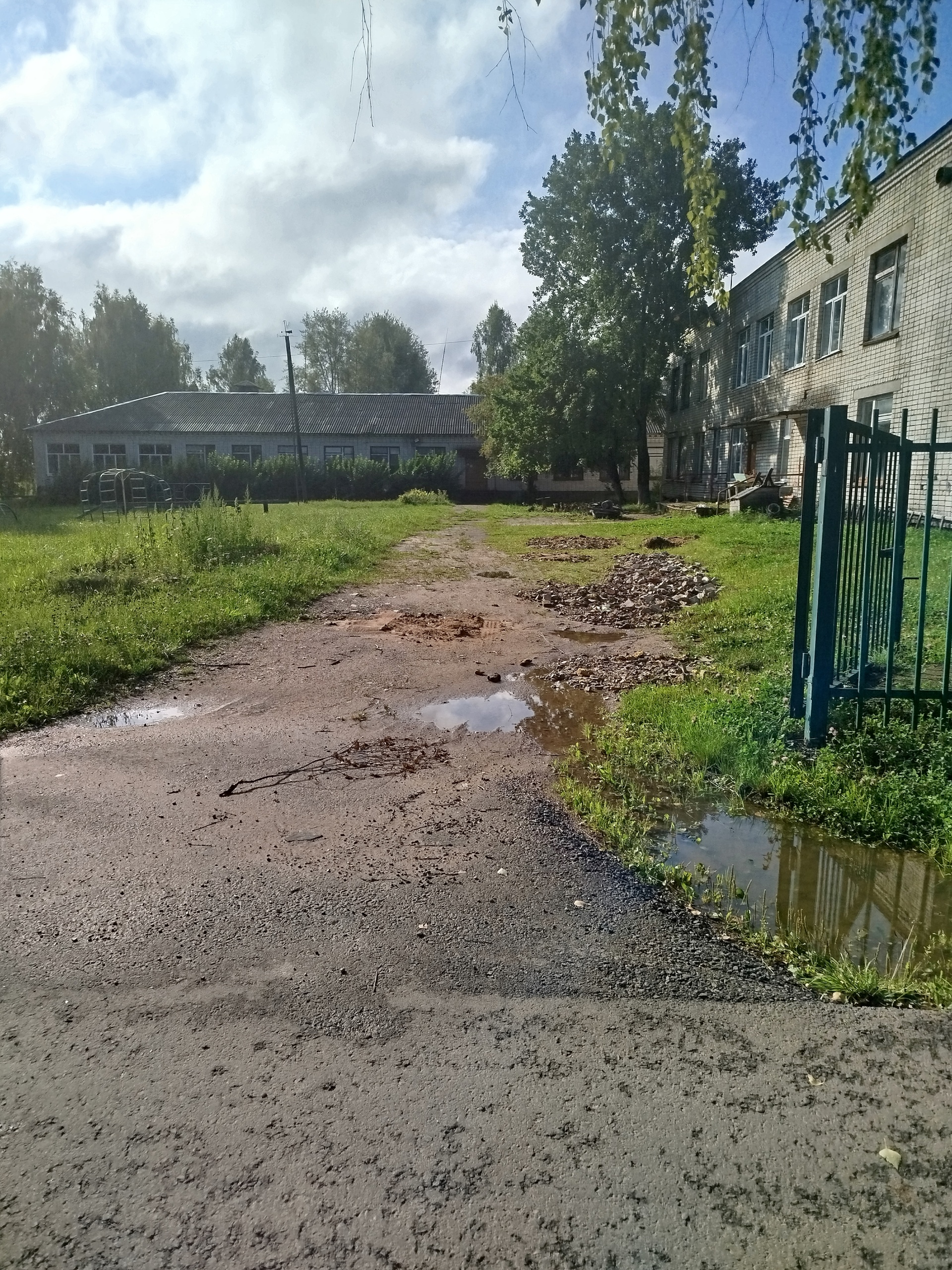 Благоустройство территории у Бриляковской средней школы и Бриляковского Дома культуры на ул.Школьная с.Бриляково Городецкого муниципального округа Нижегородской области