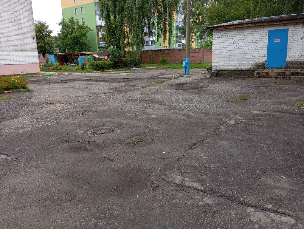 Текущий ремонт асфальтового покрытия дворовой территории МАДОУ «Детский сад № 393» по адресу: город Нижний Новгород, Сормовский район, улица Исполкома, дом 2