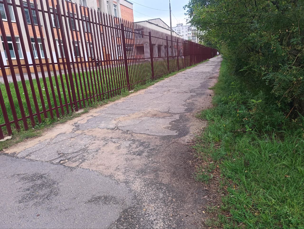 Выполнение работ по ремонту объекта "Ул. Сергея Есенина от ул. Акимова до Мещерского бульвара, между 
 2 и 3 м/р "Мещерское озеро"" (ремонт тротуара у школы №55) в Канавинском районе города Нижнего Новгорода