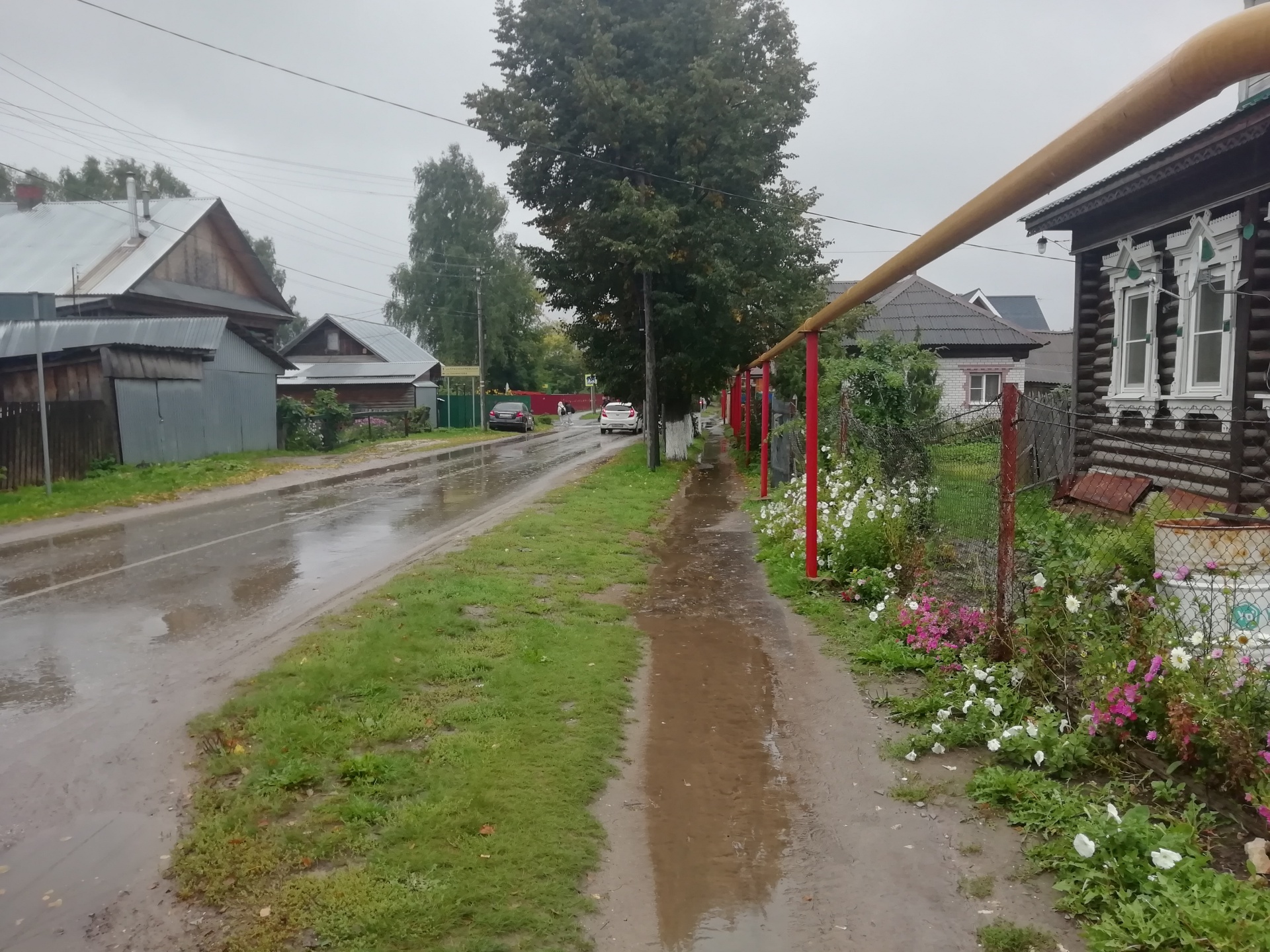 Устройство тротуара ул.Февральская от перекрестка с улицей Пролетарская до перекрестка с улицей Красноармейская - 280 м.п., ул.Ленина от перекрестка с пер.Транспортный до дома №230 по ул.Ленина - 449 м.п. в р.п.Воскресенское Воскресенского муниципального округа Нижегородской области