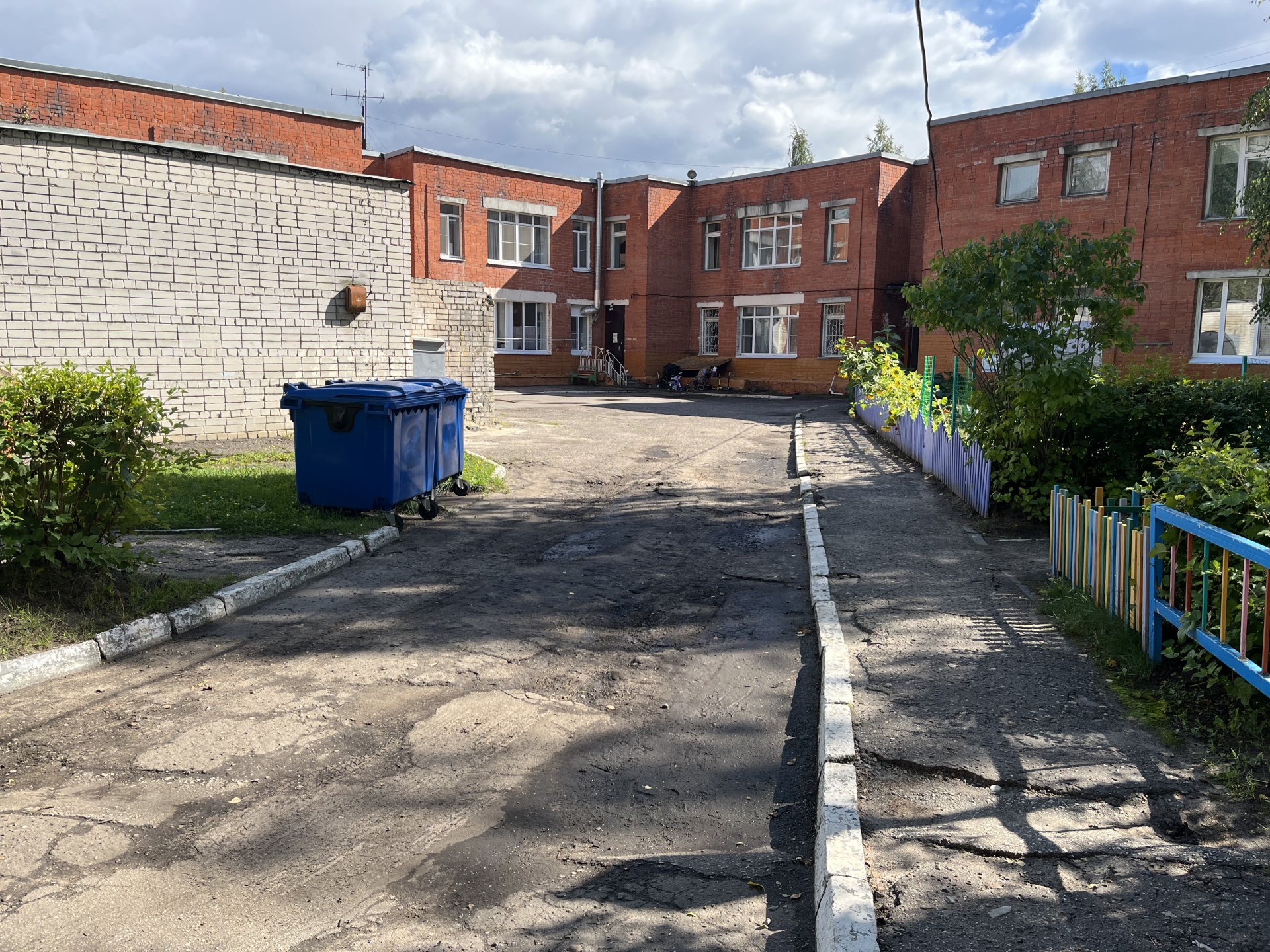 Выполнение работ по текущему ремонту асфальтобетонного покрытия проезжай части и тротуаров МАДОУ "Детский сад №37" ул. Героя Васильева, д. 11 Автозаводский район город Нижний Новгород