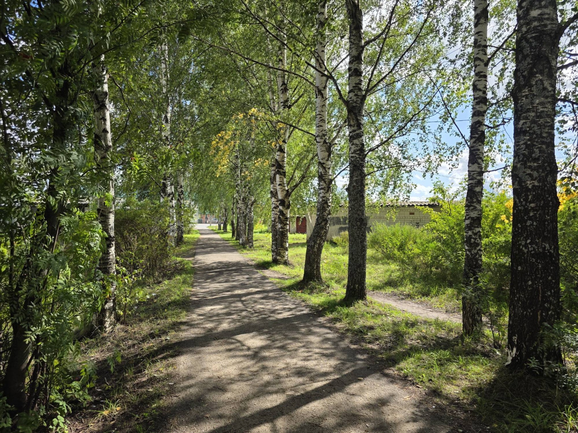 Ремонт тротуара на ул.Индустриальная вдоль д.№2,3,8 в г.Урень  Нижегородской области