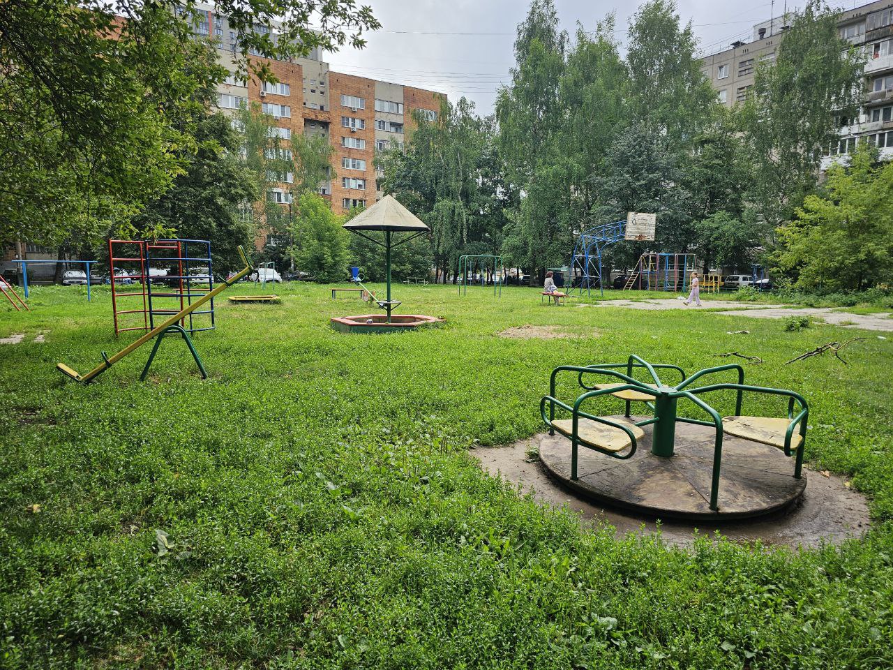 Устройство детской площадки по адресу: город Нижний Новгород, Нижегородский район, улица Родионова у дома № 17