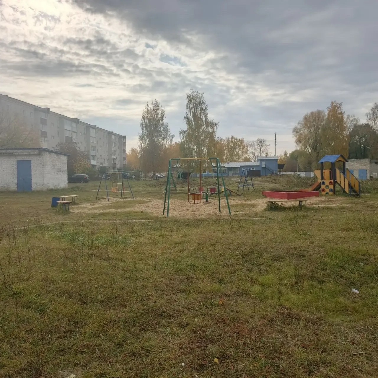 Устройство многофункциональной спортивной площадки во дворе дома №49А по ул.Воровского в городе Кулебаки Нижегородской области