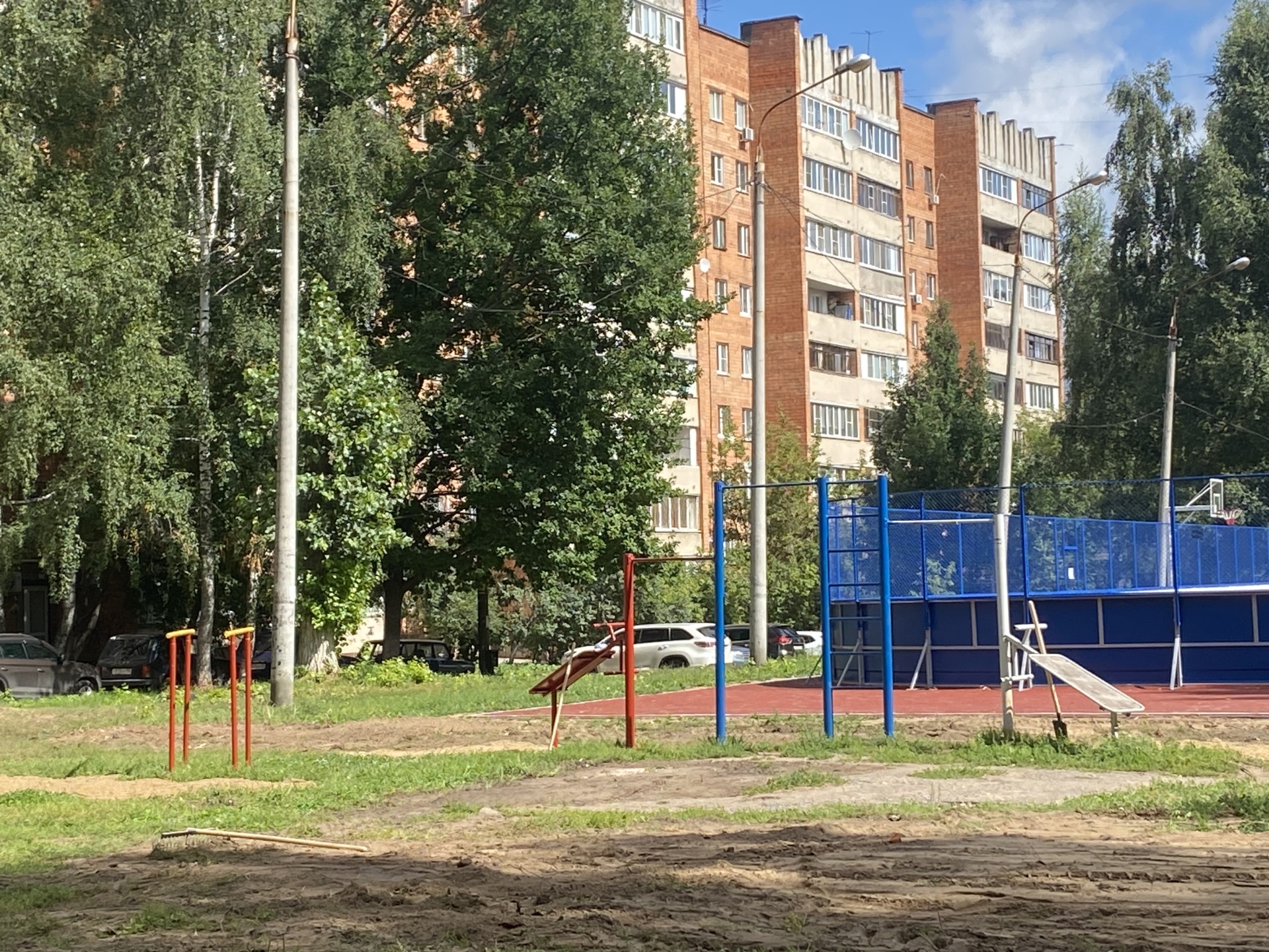 Устройство спортивной площадки в Советском районе города Нижнего Новгорода, ул.Полтавская, дом 2