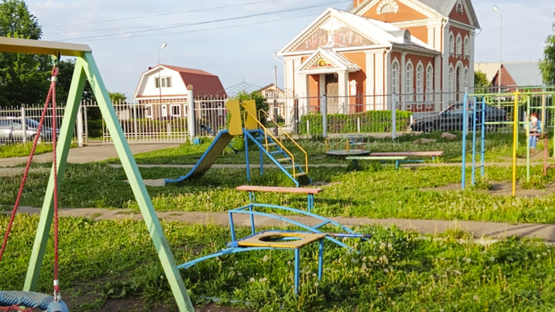Устройство детской площадки на пл.Победы, с.Абрамово