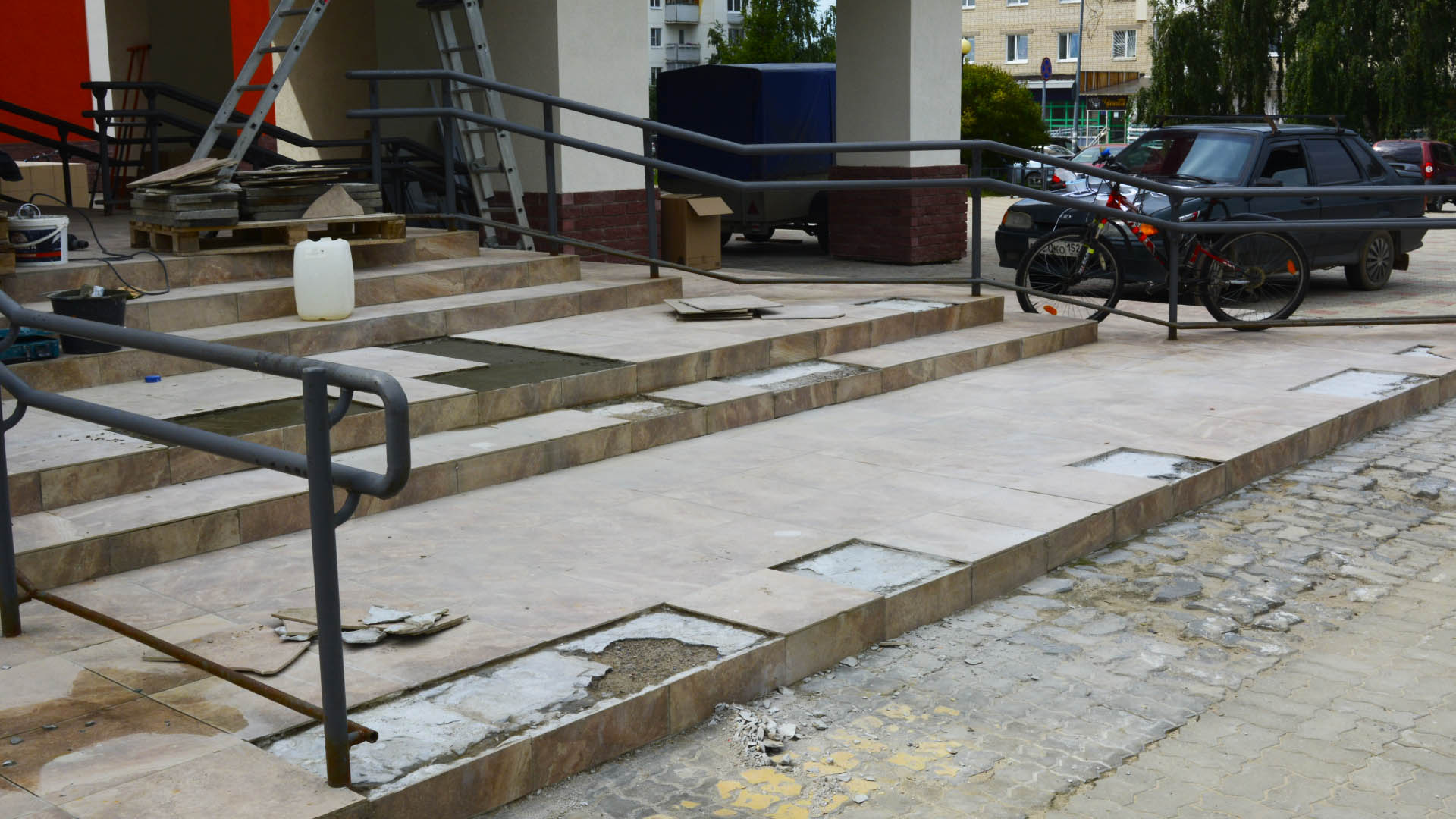 Выполнение работ по замене брусчатки ЦВР
"Алиса", г.Бор