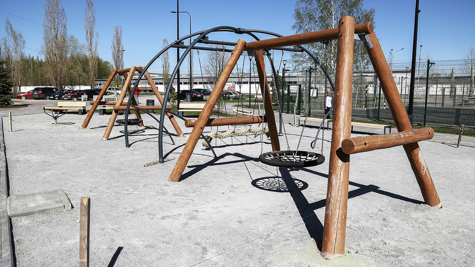 Устройство резинового покрытия на детской площадке ул.Федосеенко, д.87, г.Н.Новгород