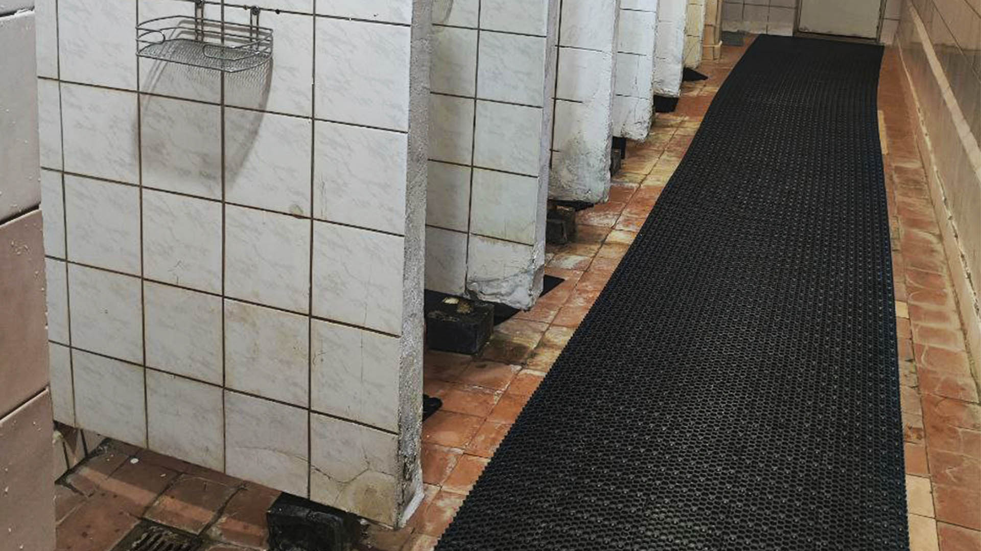 Замена оконных блоков, ремонт душевых в бассейне МБОУ "Школы №7", г.Саров