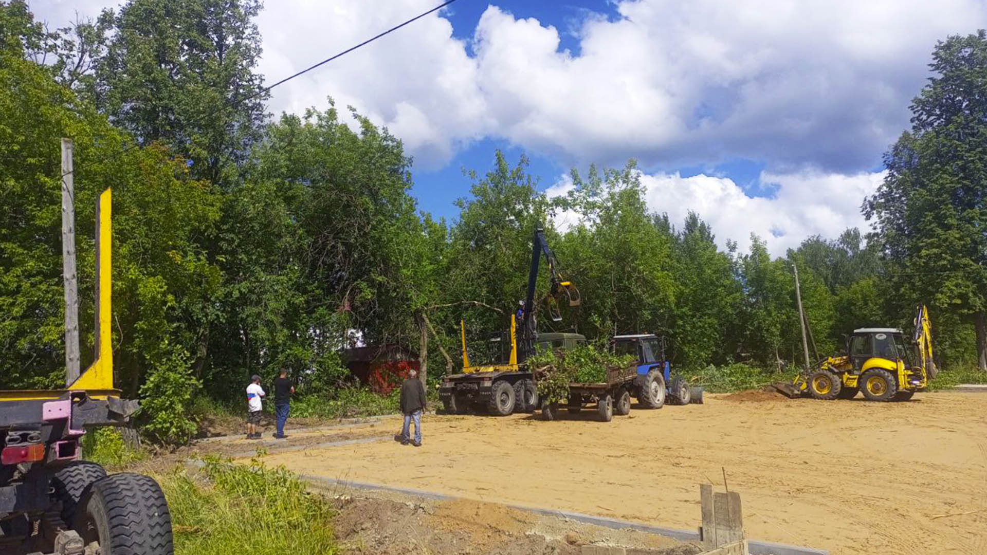 Благоустройство территории по ул.Центральная, д.49, д.53, с.Хмелевицы