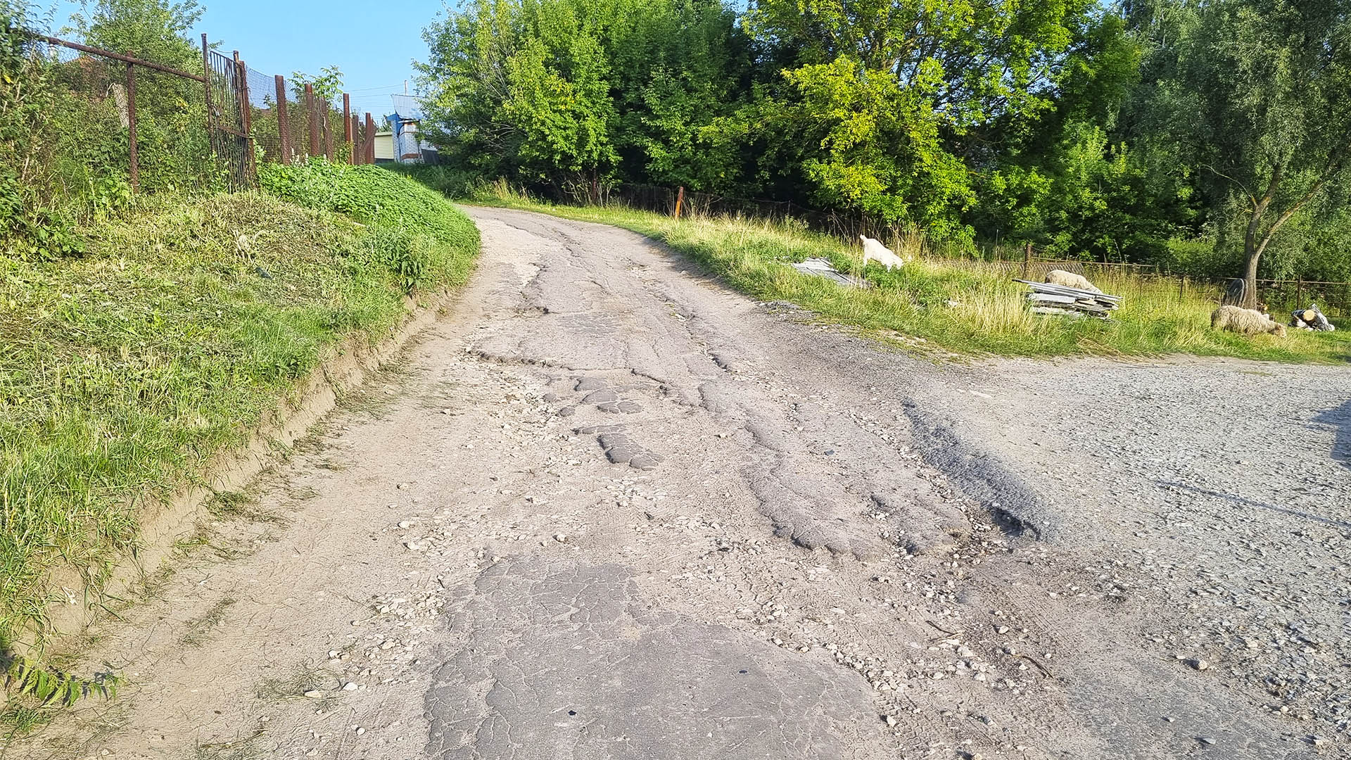 Ремонт дороги по ул.Большая, д.190а - д.217, ул.Завраг д.218 - д.245, с.Большое Мокрое