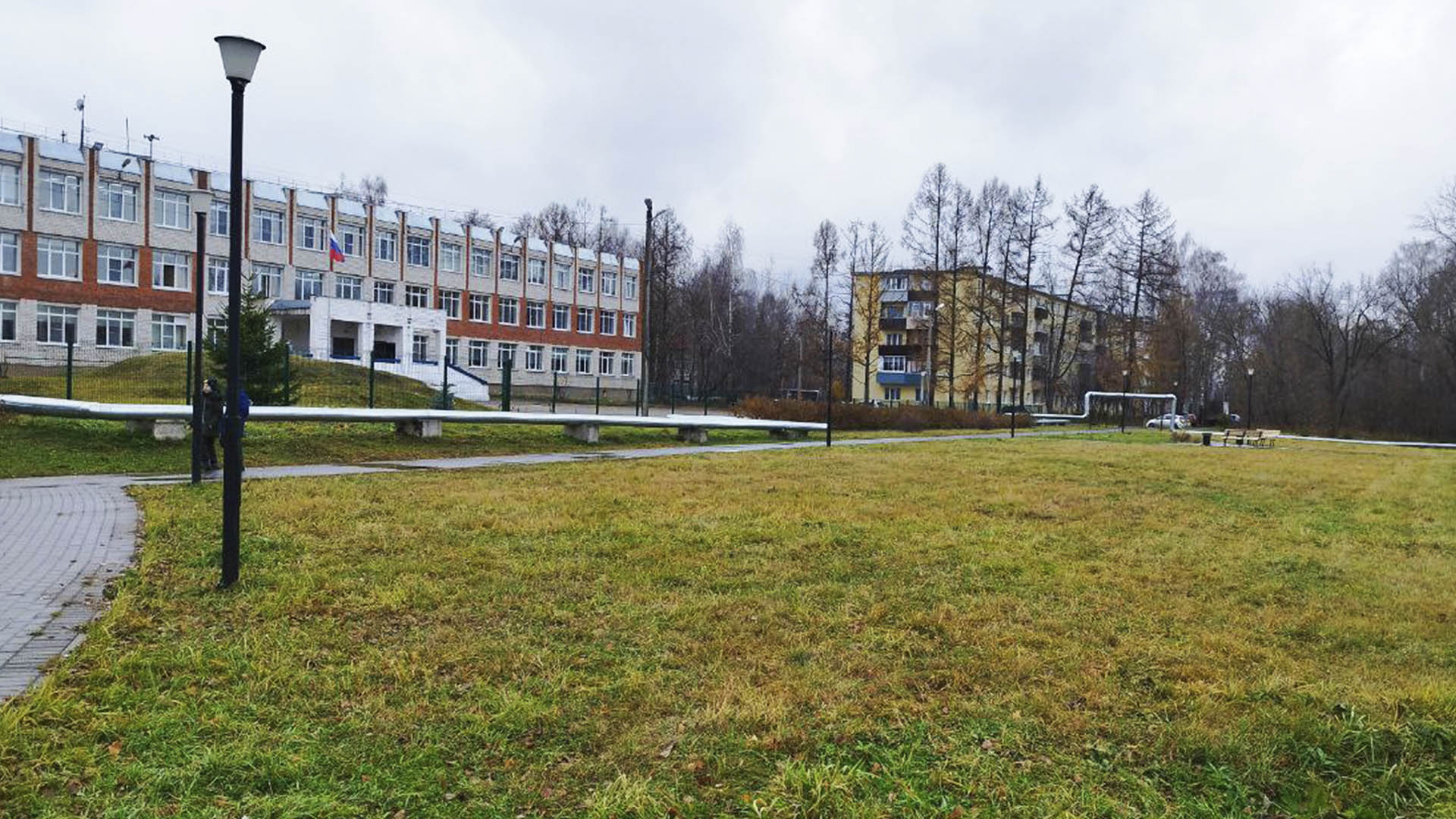 Устройство детской площадки в сквере у школы, п.Ждановский