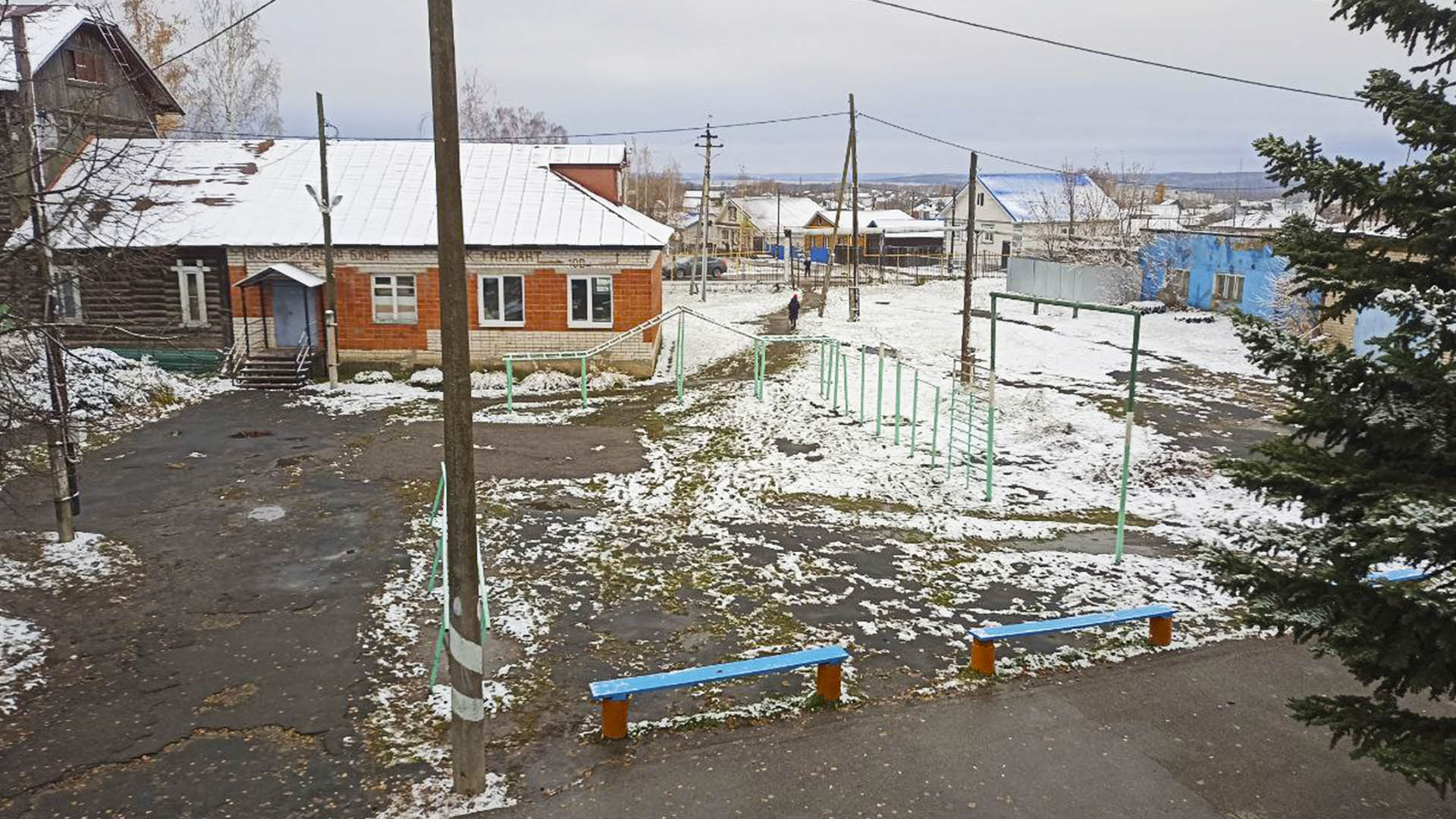 Устройство спортивной площадки на пер.Школьный, д.8, р.п.Сосновское