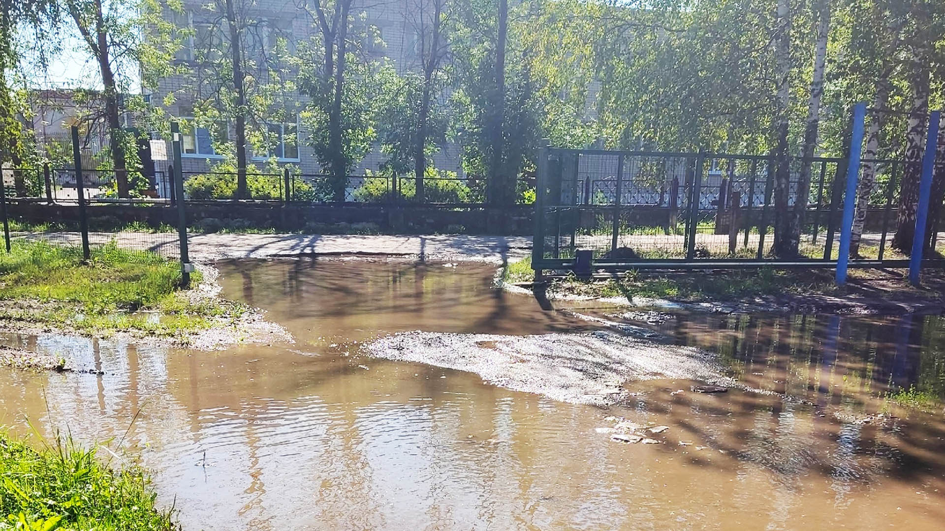 Ремонт асфальтного покрытия на территории МАОУ СШ №3, р.п.Ильиногорск