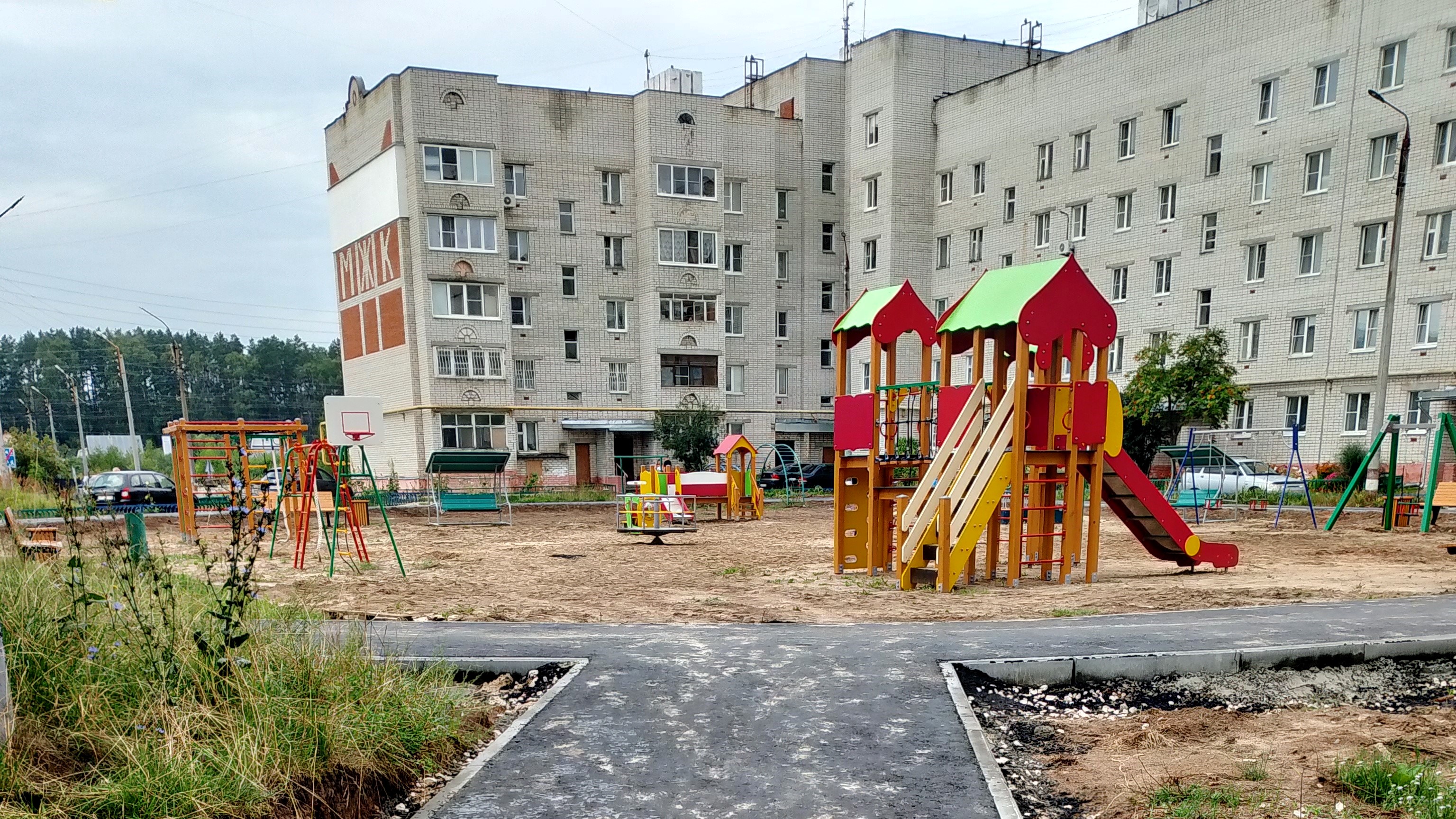 Благоустройство территории по ул.Молодежная д.2, г.Заволжье