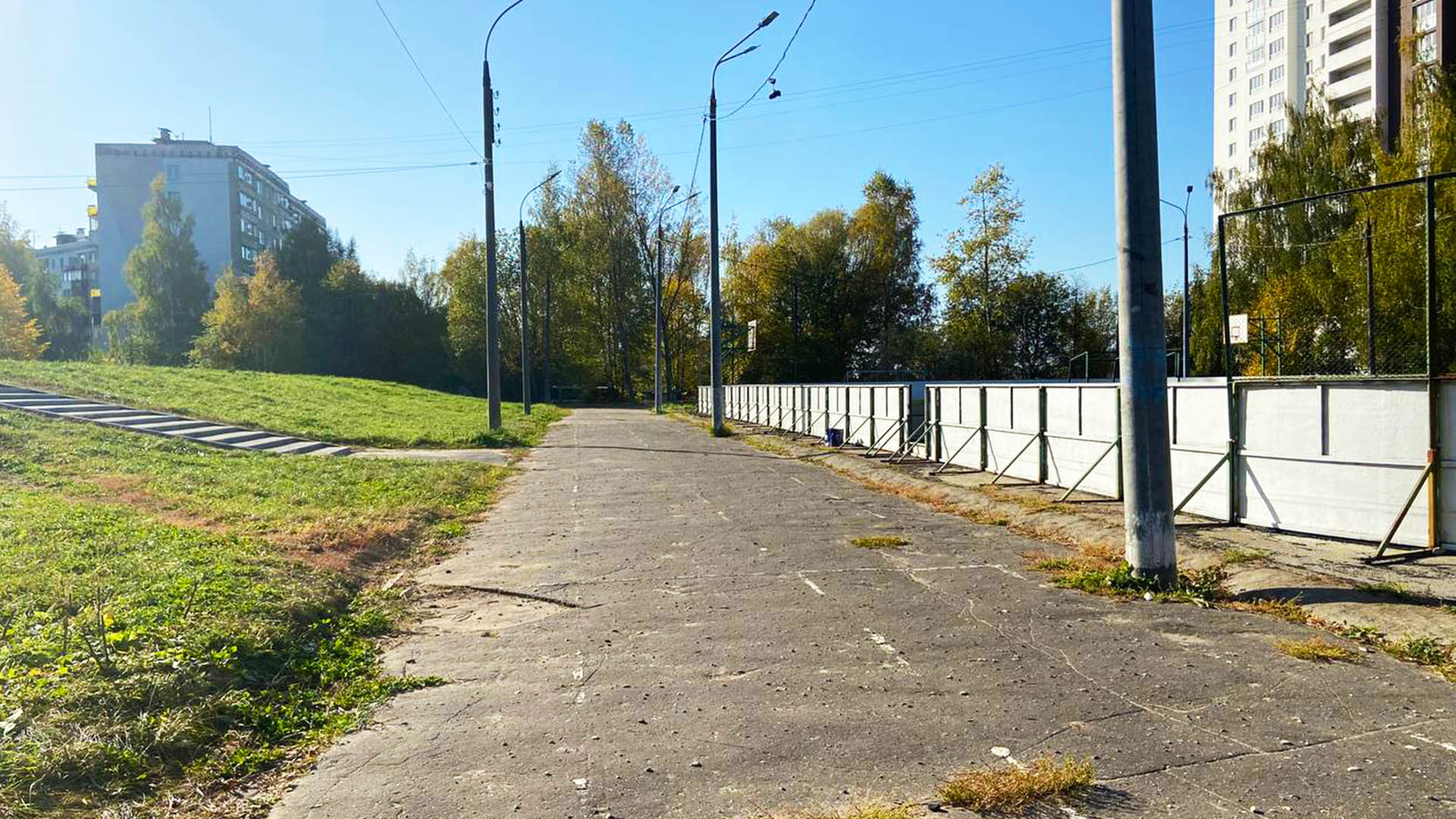 Устройство резинового покрытия беговой дорожки на территории МАОУ «Школа №22», г.Нижний Новгород