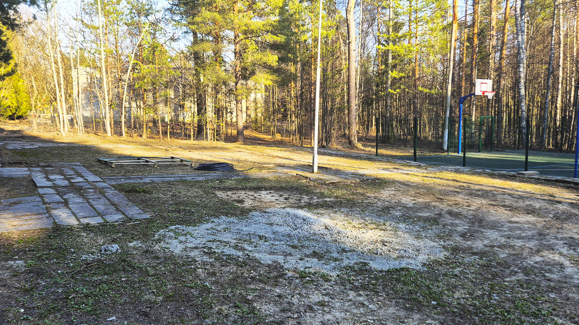 Устройство комплексной площадки для спорта и отдыха на территории «Детский лагерь «Водопрь», с.Пологовка