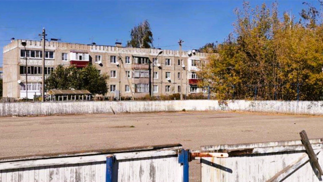 Обустройство спортивной площадки на территории МБОУ Базинской ООШ им.Н.В.Сутягина